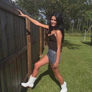 Levi's Denim Skirt ICON Size 23 Stretch Worn Once LIKE NEW